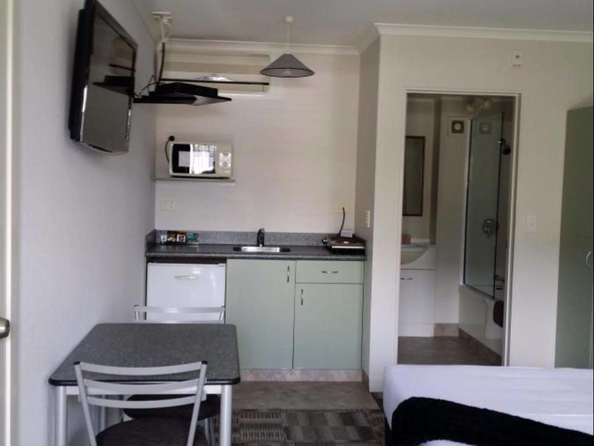 Asure Abode On Courtenay Motor Inn New Plymouth Bagian luar foto